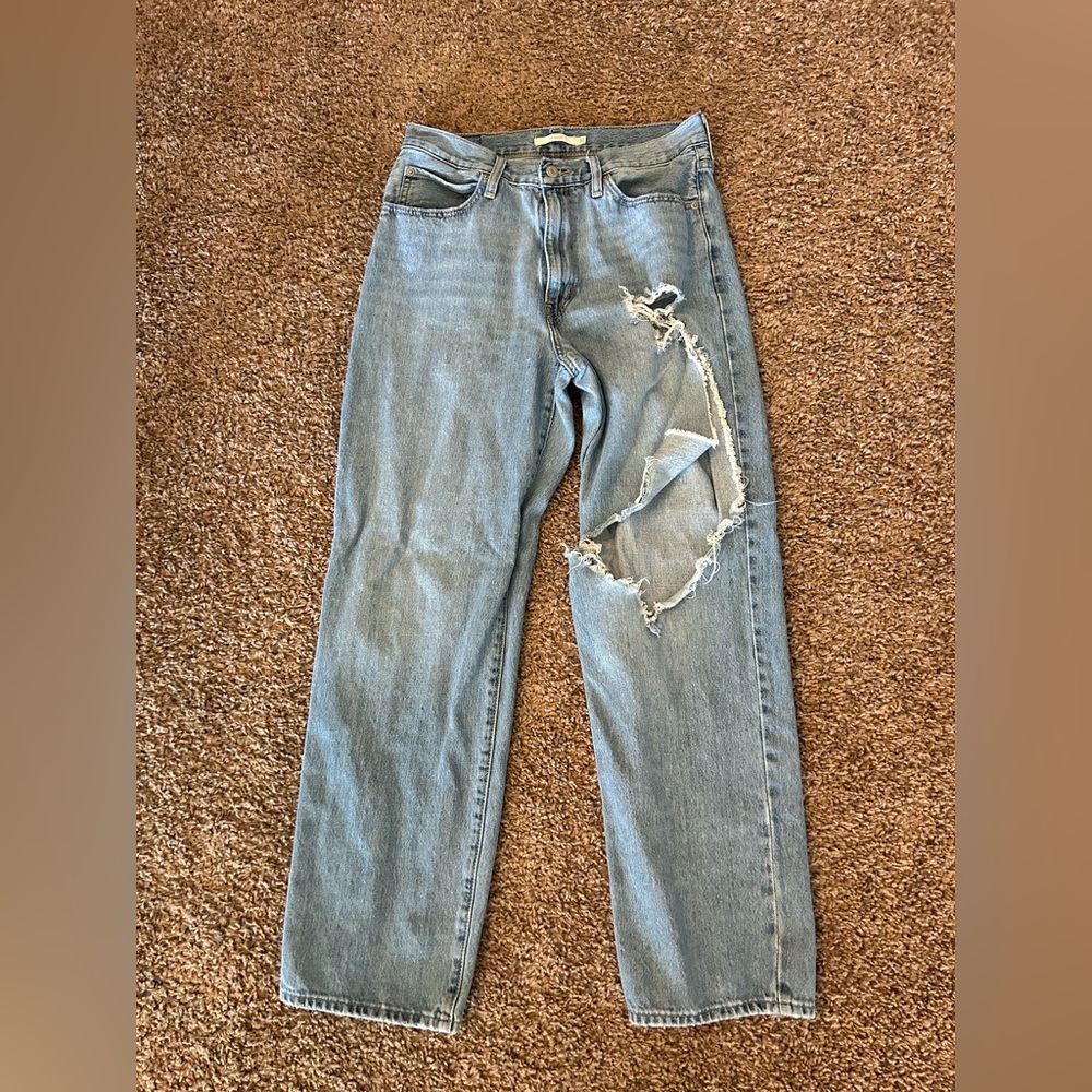 Women’s 30x31 Levi’s baggy fit super holy 94
